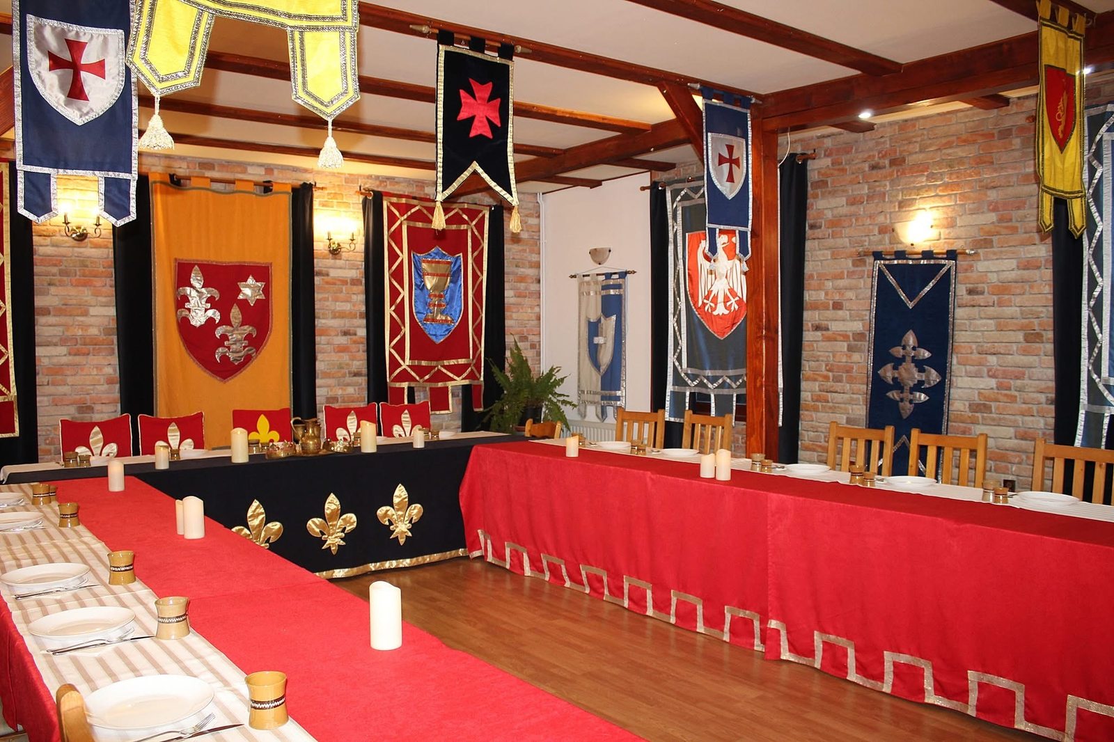 Sala Cavalerilor pregatita pentru ospat