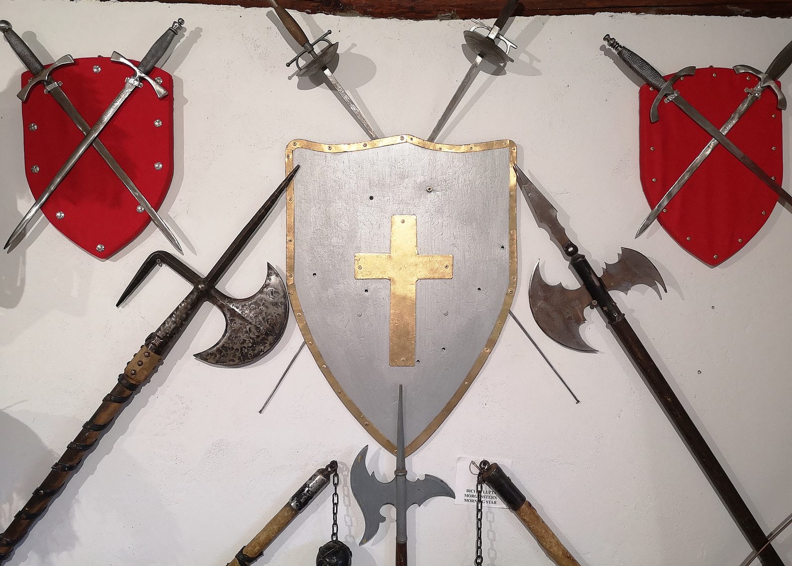 Scuturi si sabii medievale